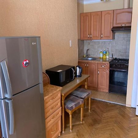 Apartment On Hoholya Street Чернивци Екстериор снимка