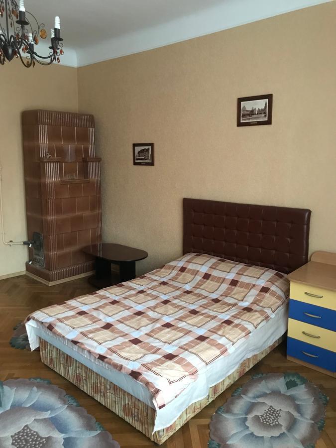 Apartment On Hoholya Street Чернивци Екстериор снимка